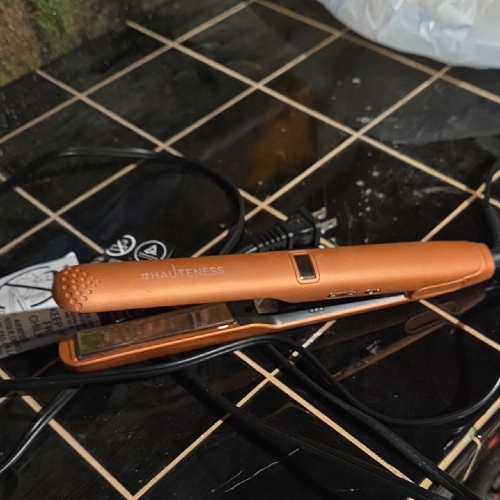 Hauteness Brand Orange Hair Straightener